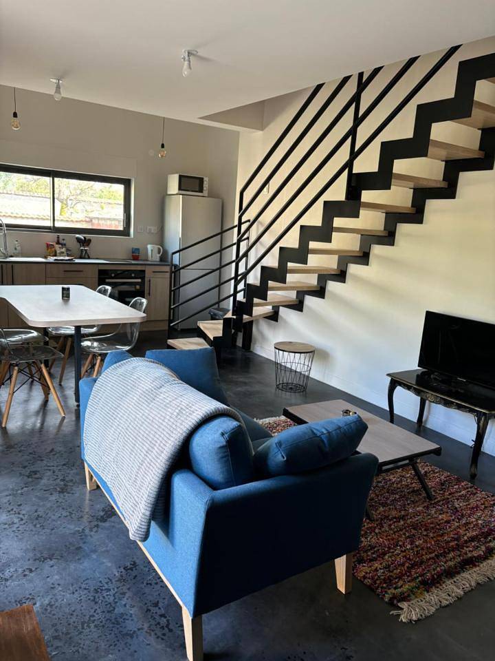 Appartement entier, Charmante maison rénovée centre-ville in Balbigny, Région de Roanne