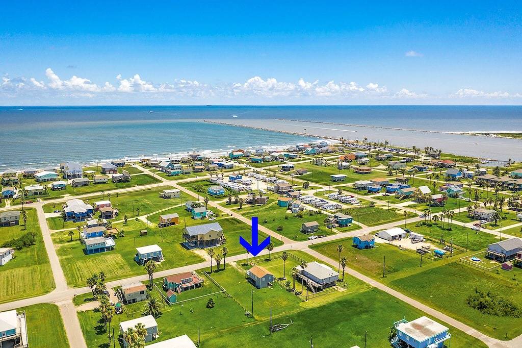 Beautiful coastal home recently renovated and ready for travelers in Brazoria County