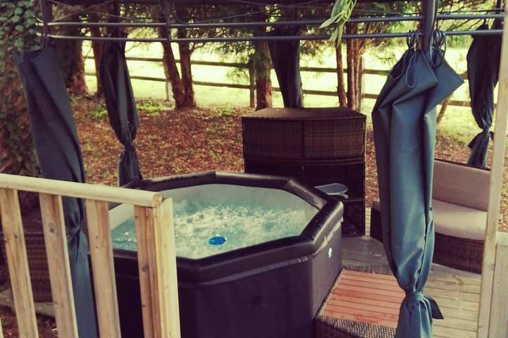 Maison de vacances pour 12 personnes, avec terrasse ainsi que jardin et jacuzzi