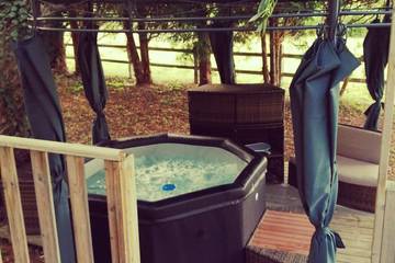 Gîte pour 12 personnes, avec terrasse ainsi que jacuzzi et jardin à Le Mesnil-Mauger