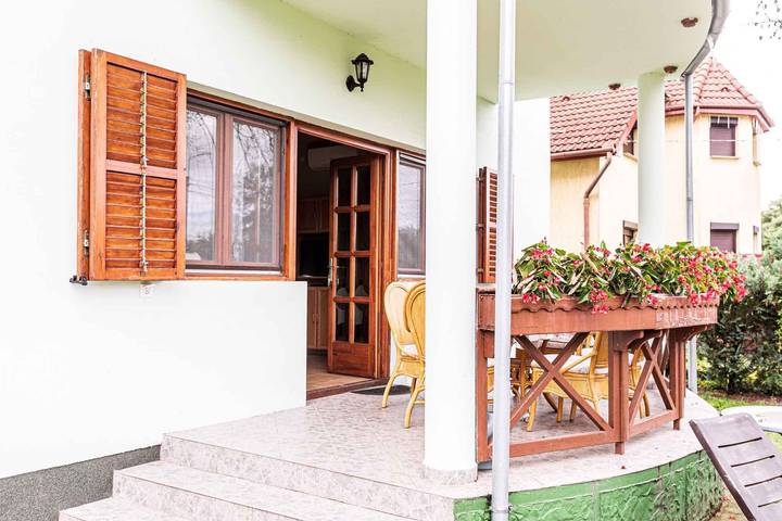 Ganze Ferienwohnung, Ferienwohnung nur 200 m von dem Strand entfernt in Balatonmariafürdö, Plattensee Südufer