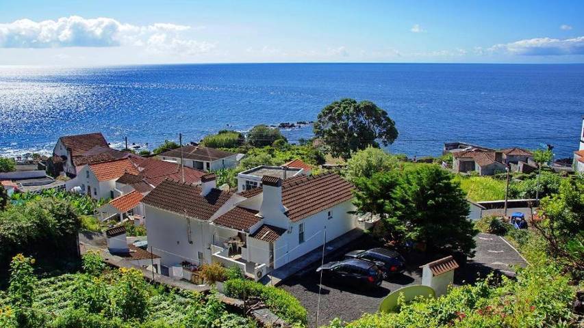 Casa de férias para 2 pessoas, com jardim e vista e ainda piscina na Ilha do Pico