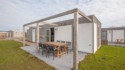 Ferienhaus für 6 Personen, mit Terrasse und Pool sowie Garten in Nieuwvliet