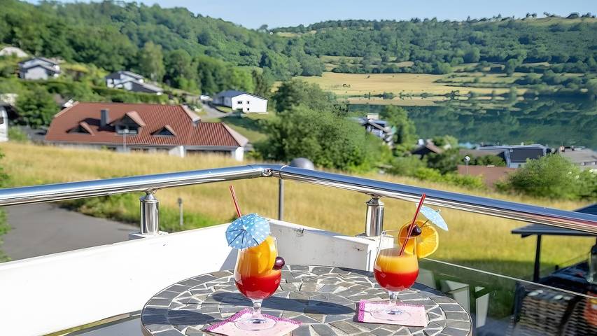Ferienwohnung für 4 Personen, mit Balkon und Whirlpool sowie Garten und Sauna in Schalkenmehren - 2