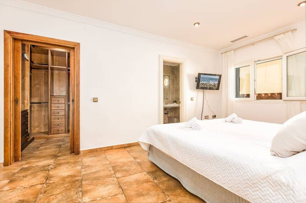 Fancy House Near Cádiz Pool Free Parking & Bbq in Pueblo Nuevo, San Roque