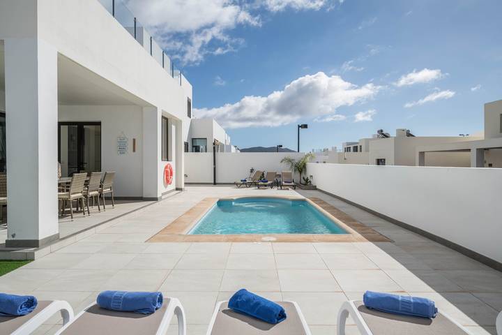 Casa Dubh Linn: Moradia Moderna com Piscina Privada em Playa Blanca in Blanca Beach, Yaiza