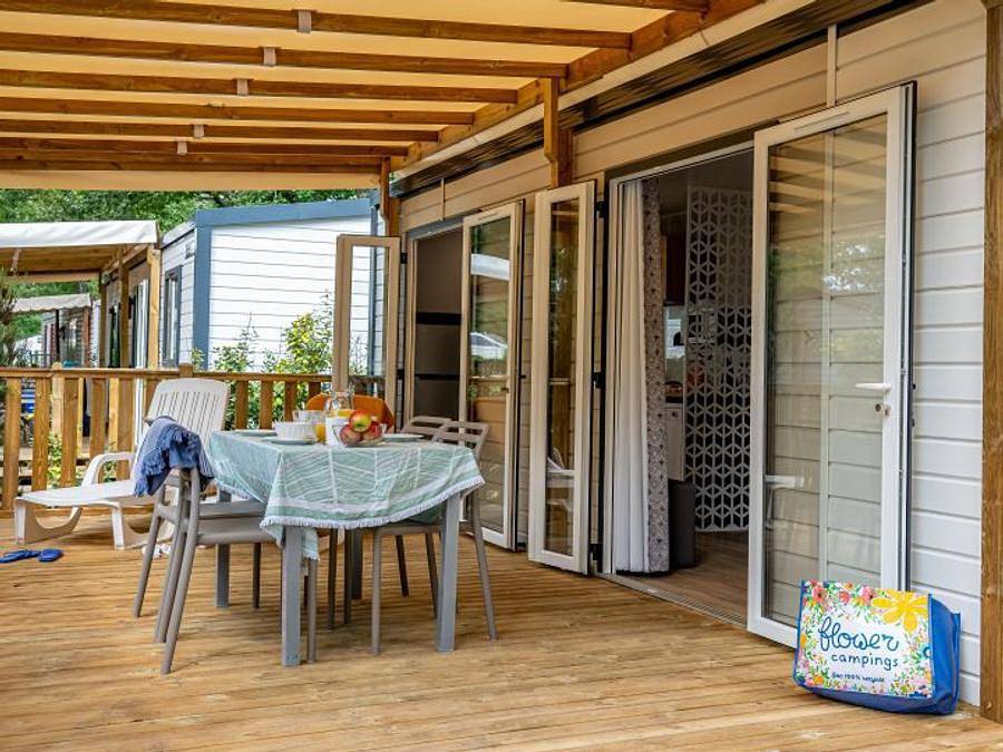 Flower Camping la Canadienne - Mobilhome 6 personas - Mobil-home Premium 33m² - 3 habitaciones + terraza + Tv + lavavajillas + sábanas + toallas | 6 personas in Arès, Region de Arcachon