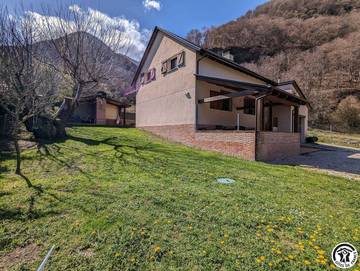 Gîte pour 11 personnes, avec terrasse et jardin, animaux acceptés à Saint-Béat