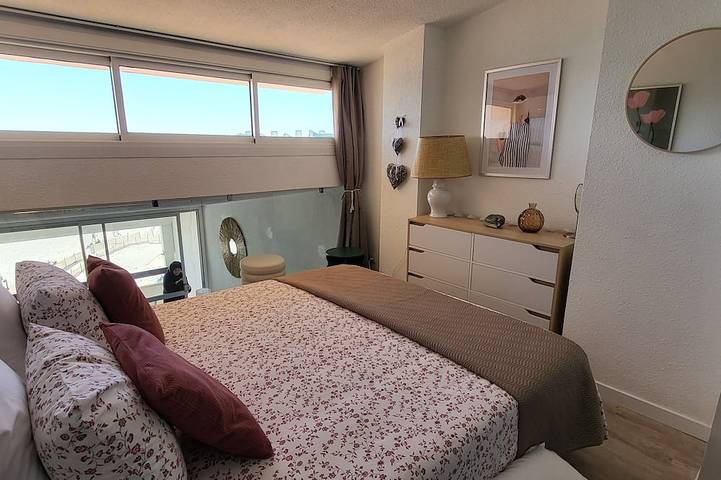 Apartamento entero, A feast for your eyes, 3 bedroom apartment on beach, sea views from every room. in Carnon-Plage, Mauguio