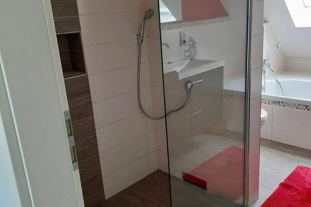 Ganze Wohnung, Ferienwohnung Sternfeld - Appartement/Fewo, Dusche und Badewanne, 1 Schlafra in Osburg, Landkreis Trier-Saarburg