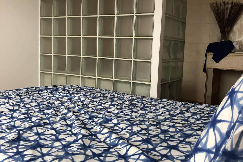 Casa Bella Vista en montaña con vistas al mar.  Piscina privada. 6 personas. in Cunit, Costa Dorada