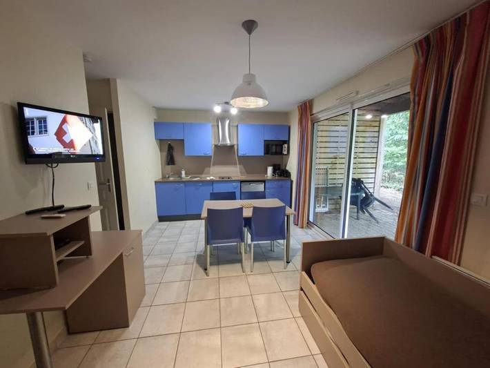 Gîte pour 4 personnes, avec jardin et piscine à Chaveignes