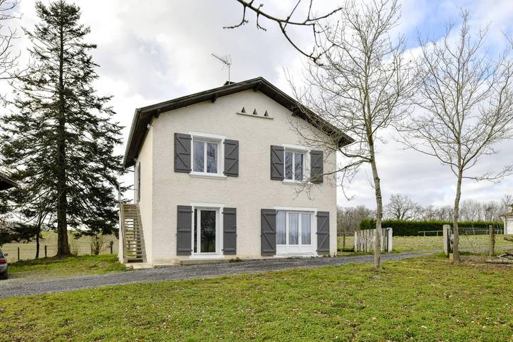 Gîte pour 8 personnes, avec jardin