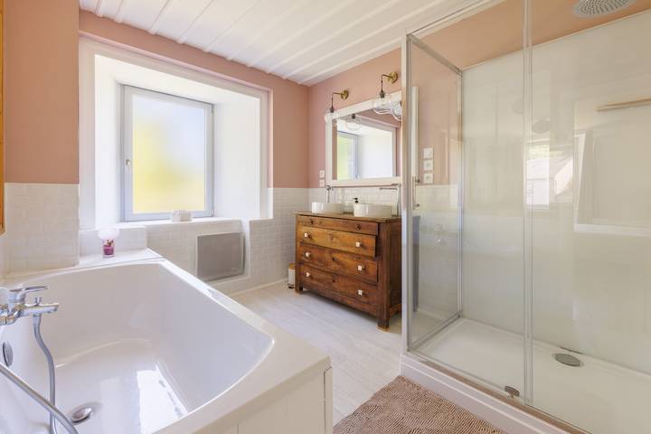 Le Domaine du Rocher - Pour 12 avec grand jardin in Neussargues-Moissac, Région de Saint-Flour