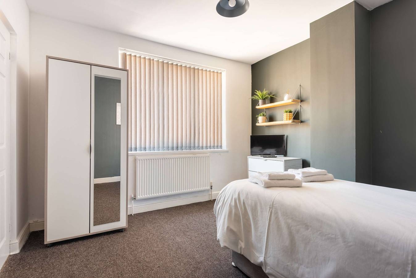 Cosy Budget Room in Doncaster House With Kitchen in South Yorkshire
