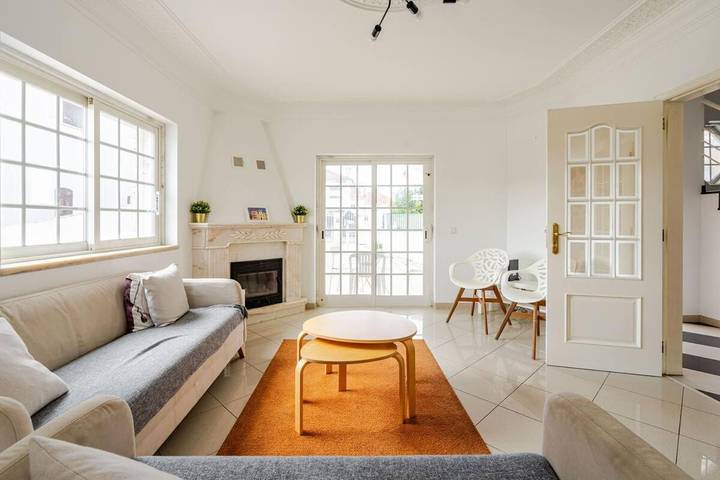 Casa de huéspuedes para 2 personas, con Terraza además de Jardín y Piscina en Alcabideche