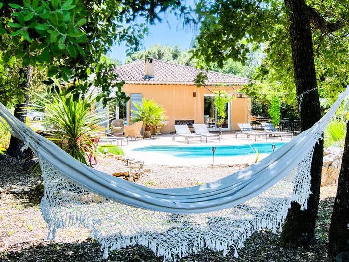 Location de vacances pour 8 personnes, avec piscine et terrasse à Le Thoronet - 2