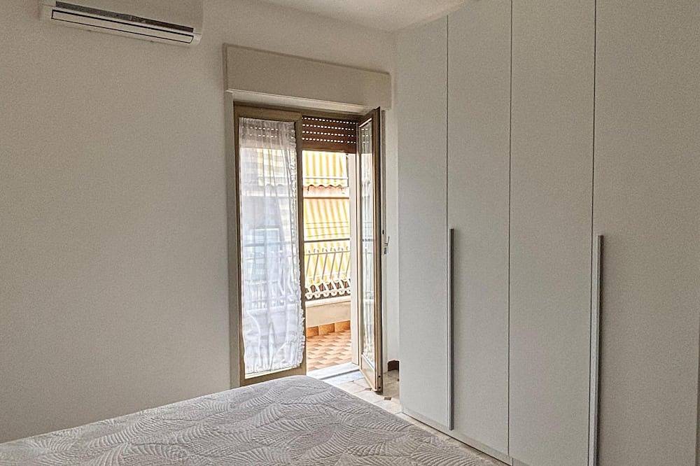 Entire apartment, Lucy's Home 50 meters from the sea in Giardini-Naxos, Messina Province