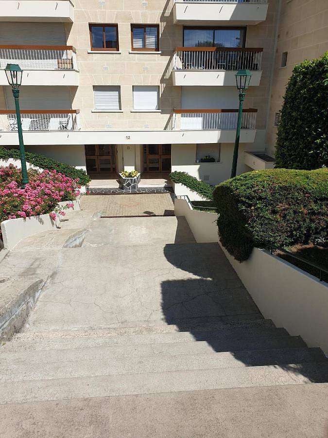 Appartement entier, One-Bedroom Apartment in Chaville, Hauts-de-Seine