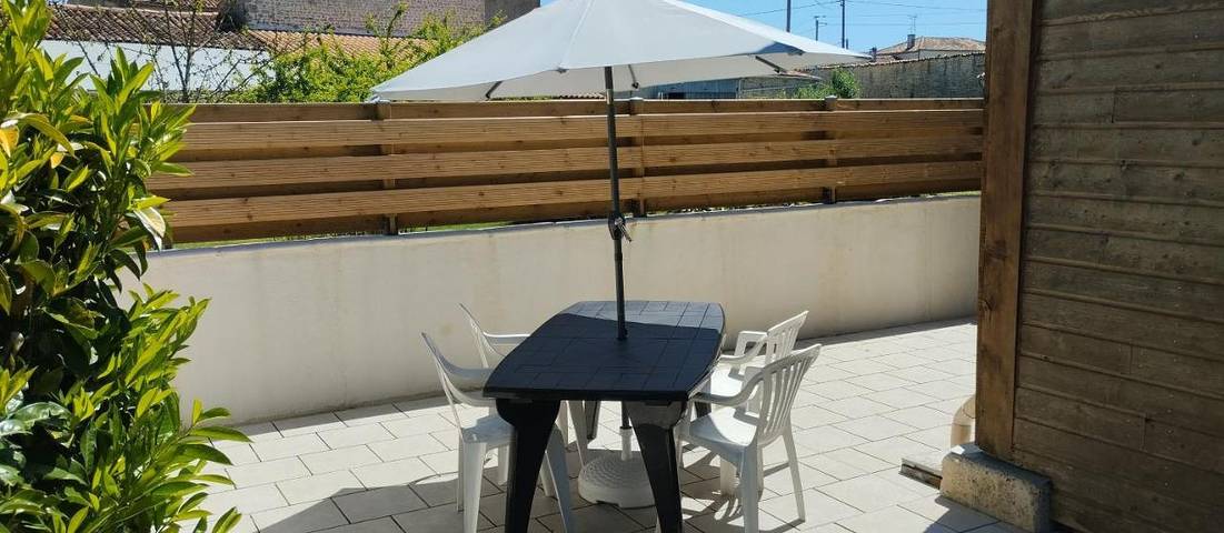 Location de vacances pour 4 personnes, avec piscine et jardin à Cherbonnières - 3