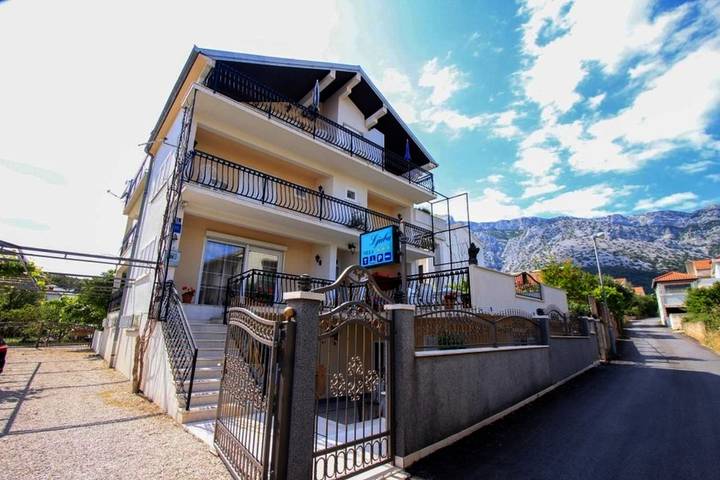 Maison d’hôte pour 3 personnes, avec terrasse ainsi que vue et jardin à Orebić