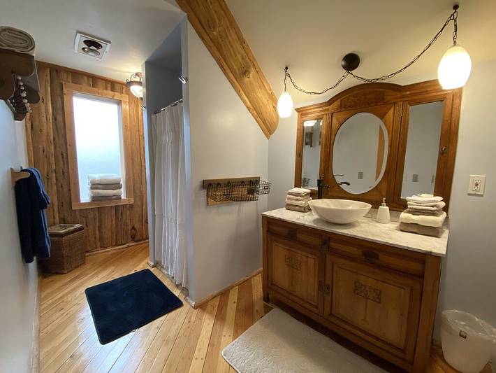 Vacation rental for 6 people, with yard and hot tub, with pets in Black Butte Ranch