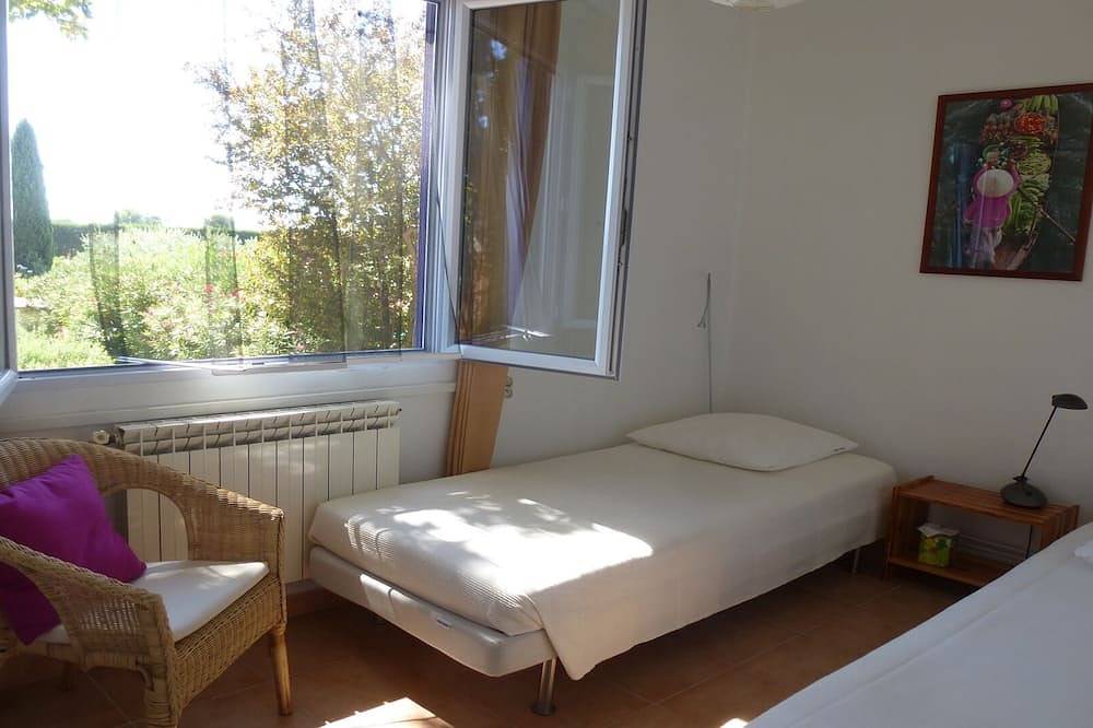 Location à la semaine d'une villa en petite Camargue avec piscine chauffée. in Saint-Laurent-d'Aigouze, Côte d'Améthyste