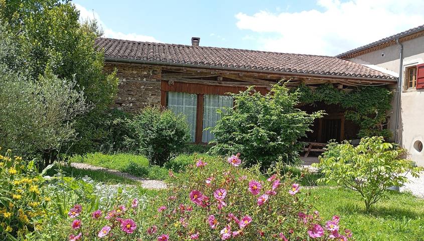 Location de vacances pour 6 personnes, avec jardin dans le Tarn