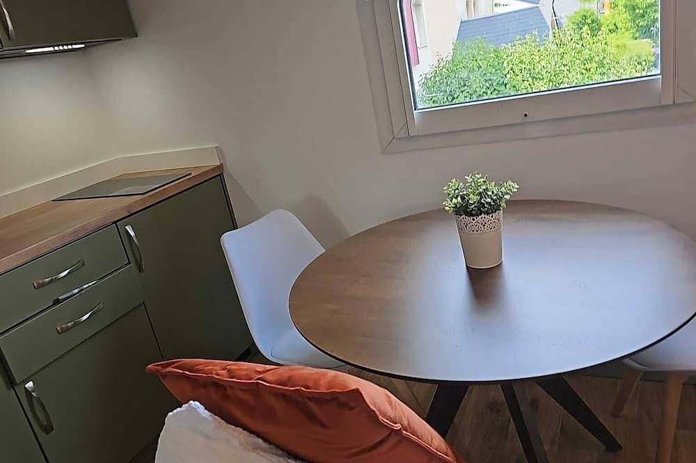 Appart Hotel 220 Jungle in Saint-Germain-lès-Corbeil, Essonne