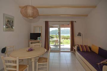 Villa pour 4 personnes, avec terrasse et piscine dans Santa Giulia
