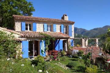 Gîte pour 11 personnes, avec jacuzzi et jardin à Bendejun
