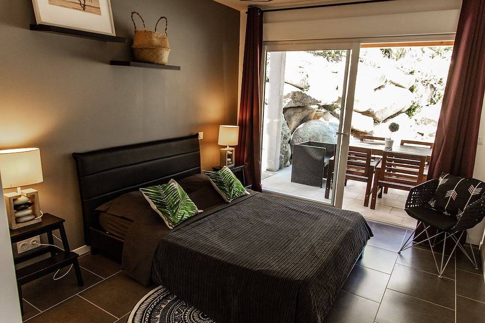 Entire apartment, New accommodation, summer kitchen, terrace, garden in Olmeto, Arrondissement de Sartène