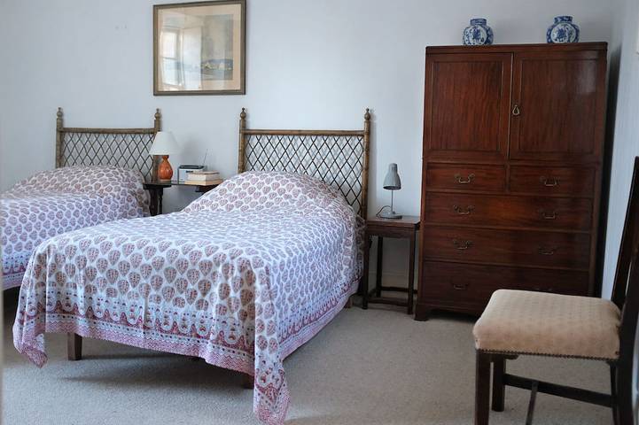Coach house  sleeping 8 in historic yard near gorgeous beaches . in Contea di Wexford (Irlanda)