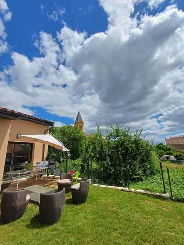 Gîte pour 4 personnes, avec vue ainsi que terrasse et jardin à Bully