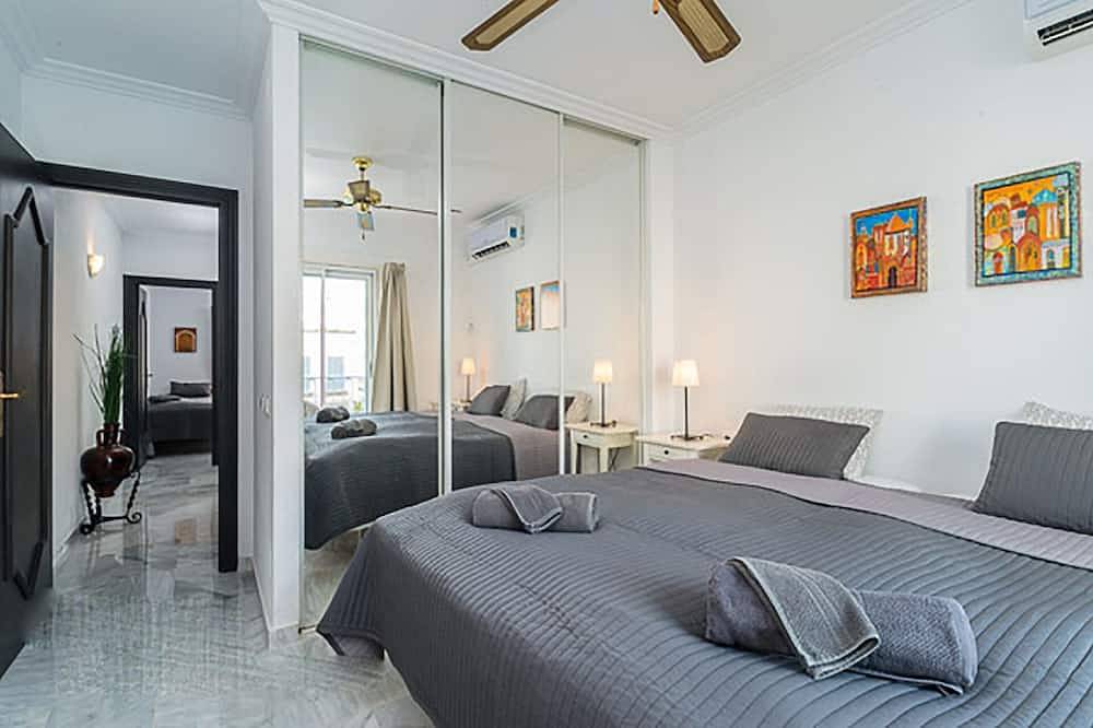 Grande Casa In Zona Parador Con Piscina E Vista Mare Vicino A Burriana E Città in Playa Carabeíllo, Nerja