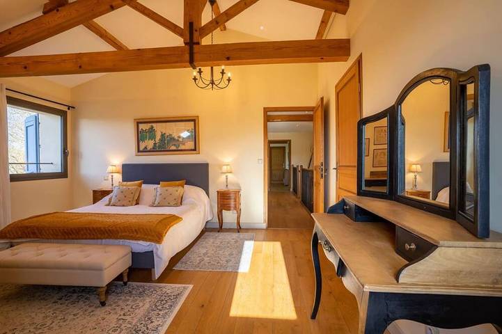 Location de vacances pour 14 personnes, avec terrasse et jacuzzi ainsi que jardin et piscine à Damiatte - 3