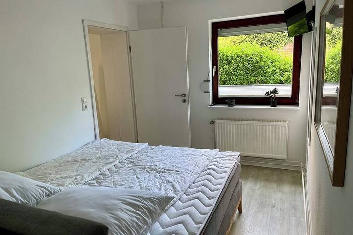 Ganze Wohnung, Ferienwohnung Meerzeit - am Strand mit Parkplatz und Terrasse, frisch renoviert in Schönberg, Südliche Ostseeküste