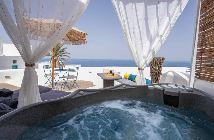 BnB für 4 Personen, mit Ausblick und Terrasse auf Santorin