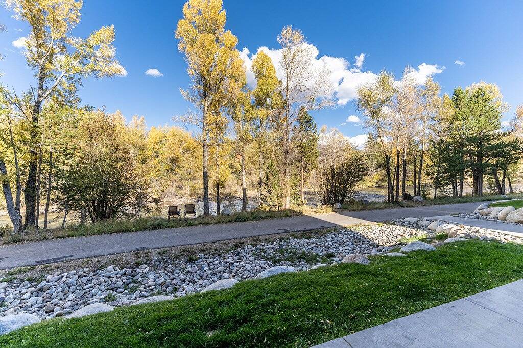 Ganze Wohnung, Luxury Condo w/ Private Balcony for River Views & Access to Walking-Trails! in Silverthorne, Arapaho and Roosevelt National Forests