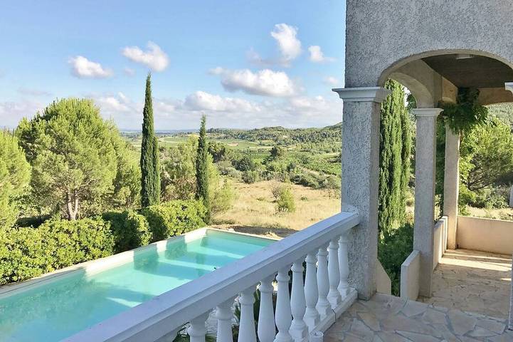 Location de vacances pour 8 personnes, avec Terrasse et Jardin à Montouliers