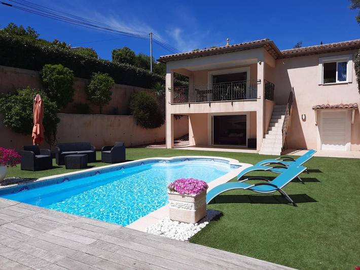 Villa pour 6 personnes, avec piscine ainsi que vue et jardin, adapté aux familles dans Saint-Aygulf - 2