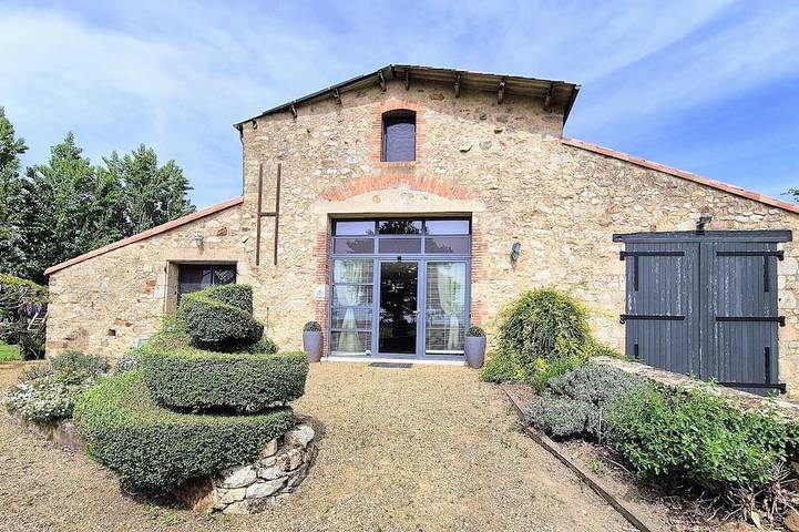 Location de vacances pour 10 personnes, avec jardin à Saint-Fulgent