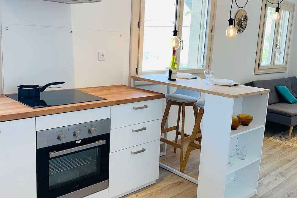 Apartamento entero, Estudio de colores de verano cerca del centro y la estación de tren in Salon-de-Provence, Region de Aix-en-Provence