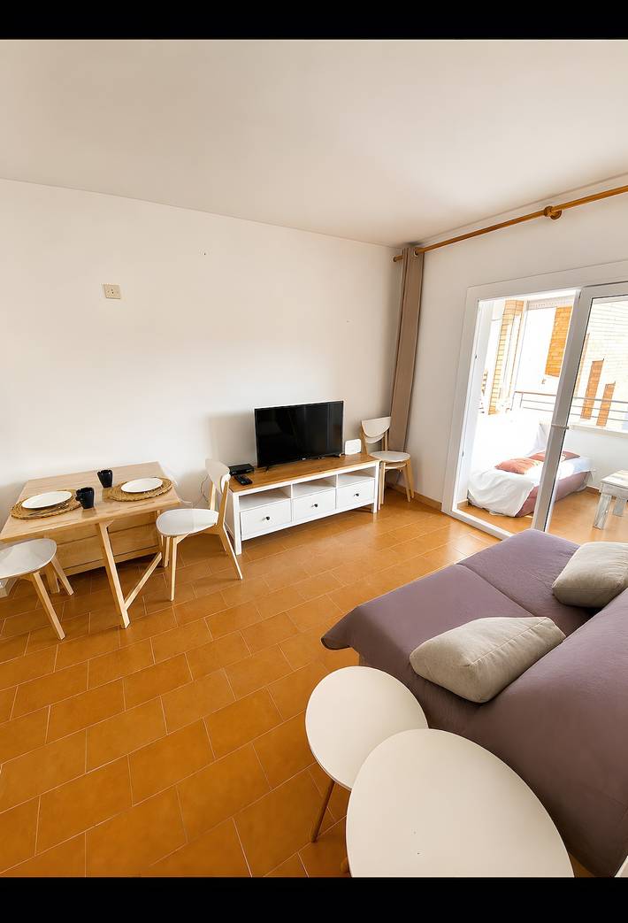 Apartamento entero, Casa Vacacional 'Can Vera Port' con Vista a la Montaña, Wi-Fi y Aire Acondicionado in Platja del Port (Llanca), Llansá