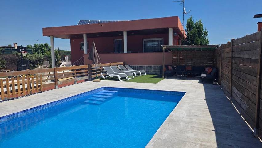 Casa rural para 8 personas, con Balcón y Terraza además de Jardín y Piscina en Riudellots de la Selva
