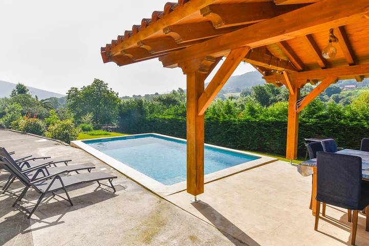 Villa für 8 Personen, mit Pool und Balkon sowie Garten, mit Haustier - 1