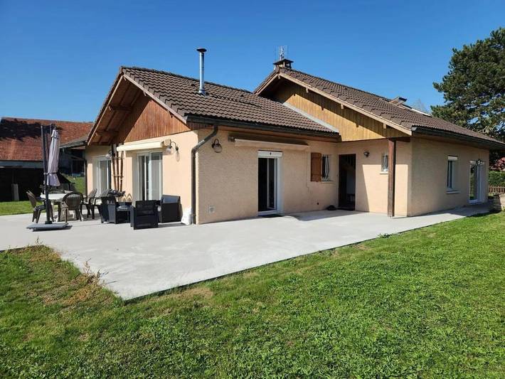 Maison de vacances pour 10 personnes, avec terrasse ainsi que piscine et jardin, animaux acceptés