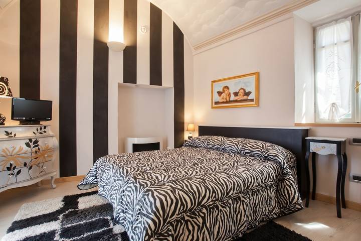 Studio entier, Studio confortable à Piazza, 30 m², cheminée & balcon in Mondovì, Province de Coni