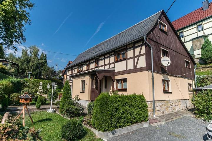 Ferienwohnung für 4 Personen, mit Terrasse und Garten sowie Ausblick