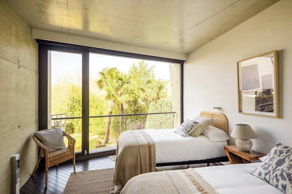 Villa Angelu : Architectural Jewel with Swimming Pool in San Sebastian, Gipuzkoa